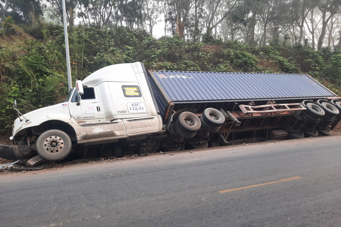 cứu hộ xe đầu kéo container